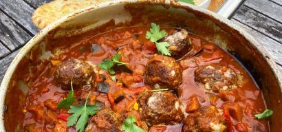 Marrokkaanse gehaktballen met aubergine en parelcouscous