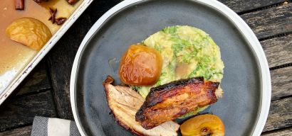 Stamppot andijvie met krokante buikspek met appel