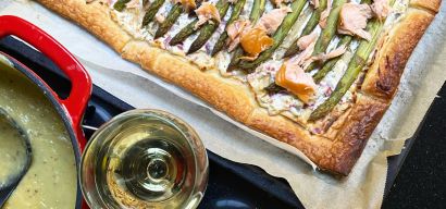 Groene asperge plaattaart met zachte mosterd soep