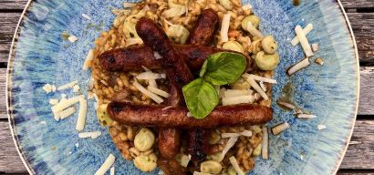 Risotto met tuinbonen en lams-chipolata worstjes