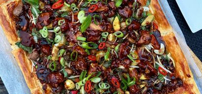 Aziatische plaattaart met kip, champignons, paksoi en paprika