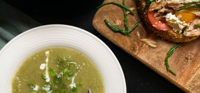 Venkelsoep met lente ui en makreel, zeekraal toast