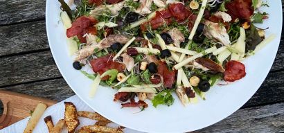 Salade met makreel met koolrabi frietjes en knoflookmayonaise