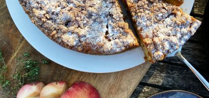 Perzik crumble cake met tijm en citroen